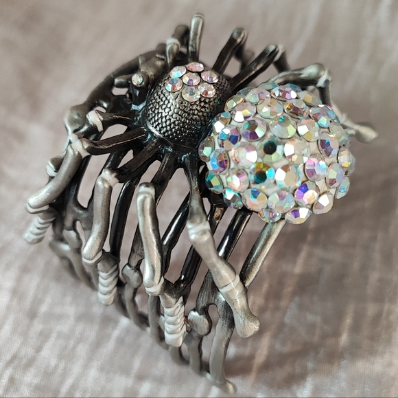 Crystal Aurora Borealis Swarovski Elements Pewter Spider Cuff Bracelet Halloween - Picture 2 of 5